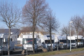 Wohnmobilhändler: Blick von der Autobahn - Kuno`s Mobile Freizeit GmbH & Co. KG